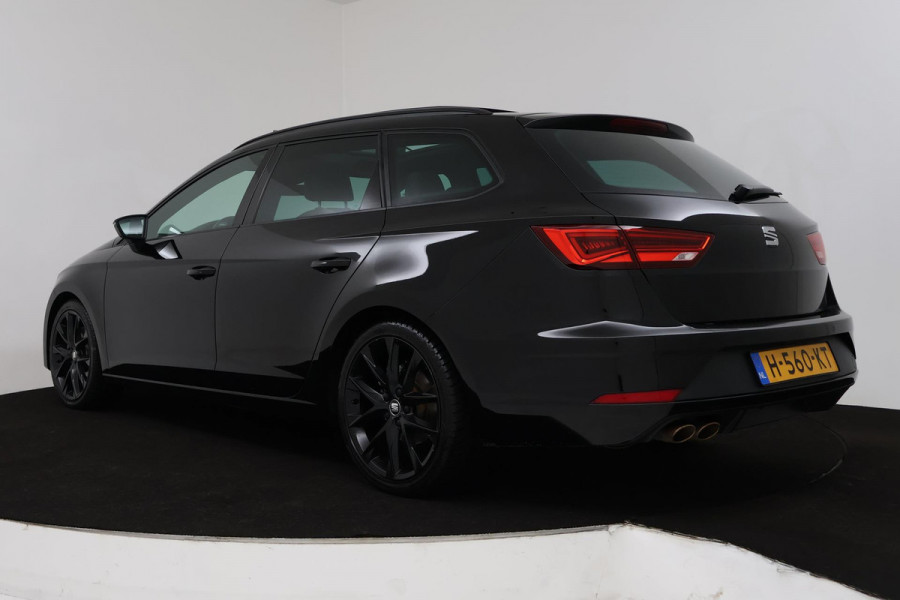 Seat León ST 1.5 TSI FR Ultimate Edition Black (PANORAMADAK, CAMERA, STOELVERWARMING, NAVIGATIE, PARKEERSENSOREN, NL-AUTO)