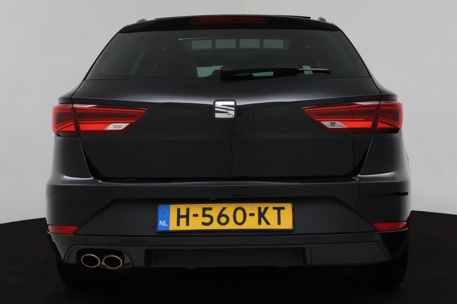 Seat León ST 1.5 TSI FR Ultimate Edition Black (PANORAMADAK, CAMERA, STOELVERWARMING, NAVIGATIE, PARKEERSENSOREN, NL-AUTO)