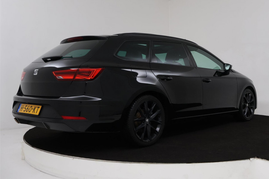 Seat León ST 1.5 TSI FR Ultimate Edition Black (PANORAMADAK, CAMERA, STOELVERWARMING, NAVIGATIE, PARKEERSENSOREN, NL-AUTO)