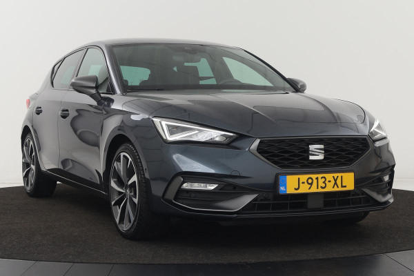 Seat Leon 1.5 TSI FR Launch Edition | Stoel & stuurverwarming | Adaptive cruise | Trekhaak | Sfeerverlichting | Keyless | Carplay | Full LED | Park Assist