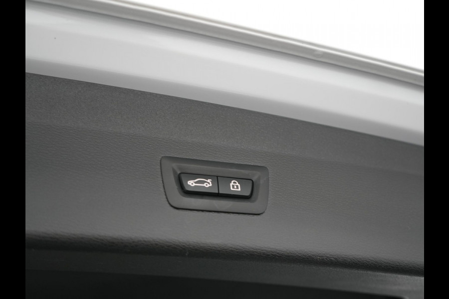 BMW X1 xDrive25e Sportline Plug in Hybrid PHEV | Panodak | Apple Carplay | 19"L.M | Lederen Sportstoelen | DAB | Harman Kardon | Head Up | Stuurverwarming |