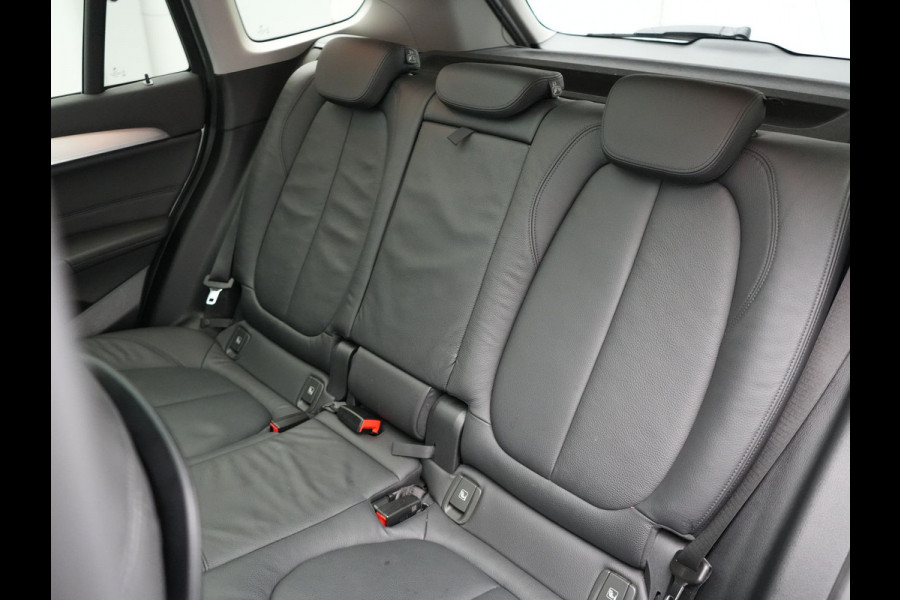 BMW X1 xDrive25e Sportline Plug in Hybrid PHEV | Panodak | Apple Carplay | 19"L.M | Lederen Sportstoelen | DAB | Harman Kardon | Head Up | Stuurverwarming |