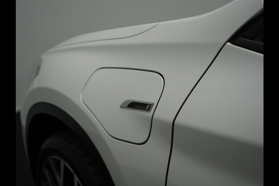 BMW X1 xDrive25e Sportline Plug in Hybrid PHEV | Panodak | Apple Carplay | 19"L.M | Lederen Sportstoelen | DAB | Harman Kardon | Head Up | Stuurverwarming |