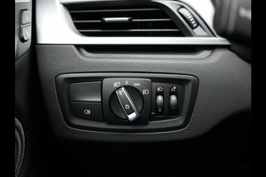 BMW X1 xDrive25e Sportline Plug in Hybrid PHEV | Panodak | Apple Carplay | 19"L.M | Lederen Sportstoelen | DAB | Harman Kardon | Head Up | Stuurverwarming |