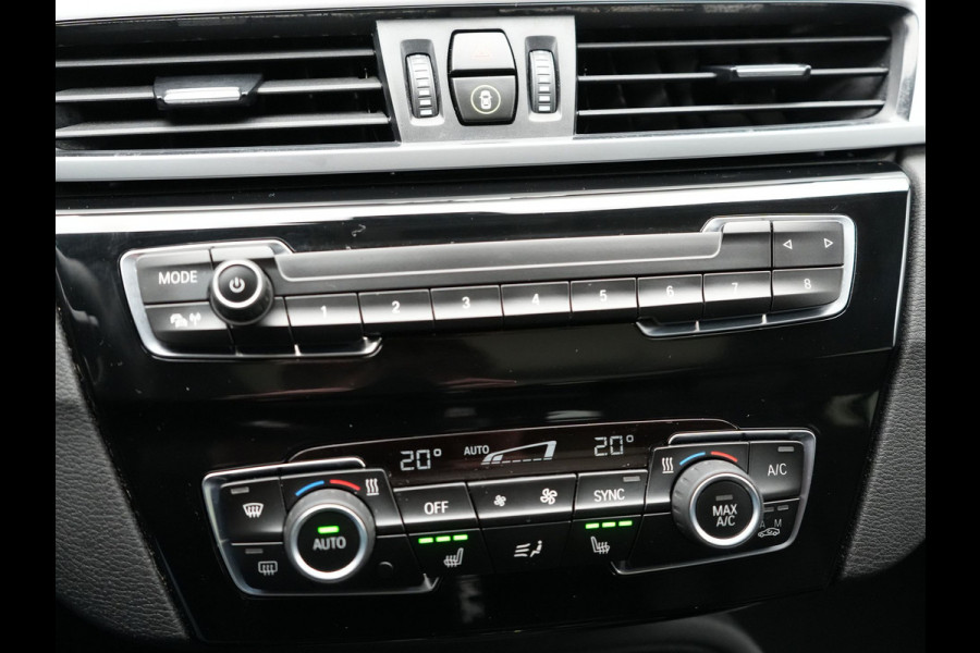 BMW X1 xDrive25e Sportline Plug in Hybrid PHEV | Panodak | Apple Carplay | 19"L.M | Lederen Sportstoelen | DAB | Harman Kardon | Head Up | Stuurverwarming |