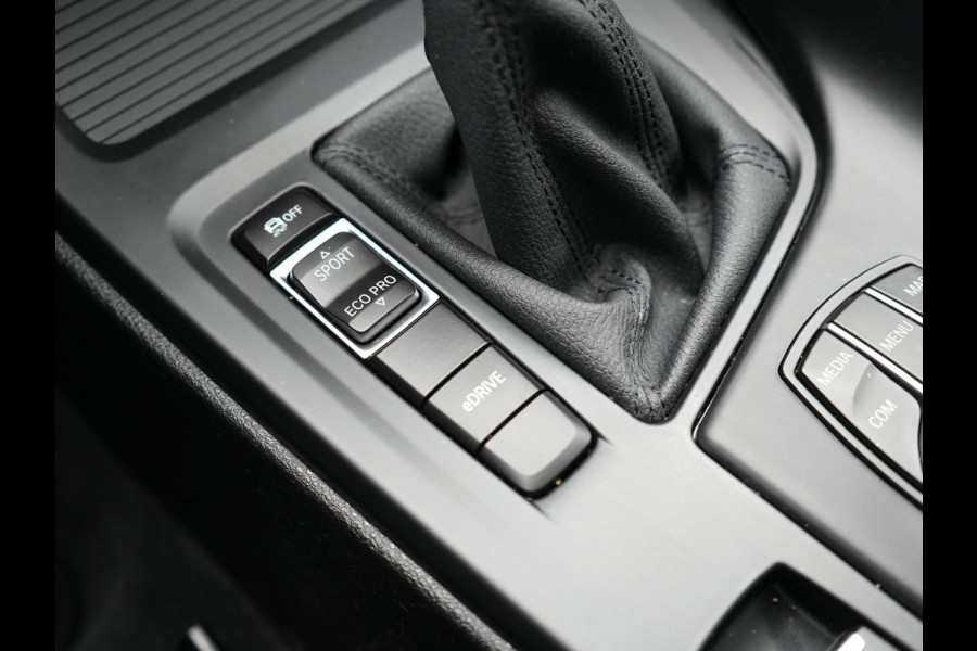 BMW X1 xDrive25e Sportline Plug in Hybrid PHEV | Panodak | Apple Carplay | 19"L.M | Lederen Sportstoelen | DAB | Harman Kardon | Head Up | Stuurverwarming |