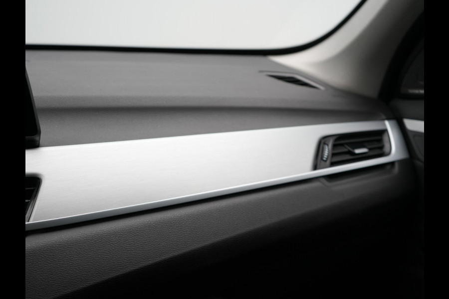 BMW X1 xDrive25e Sportline Plug in Hybrid PHEV | Panodak | Apple Carplay | 19"L.M | Lederen Sportstoelen | DAB | Harman Kardon | Head Up | Stuurverwarming |