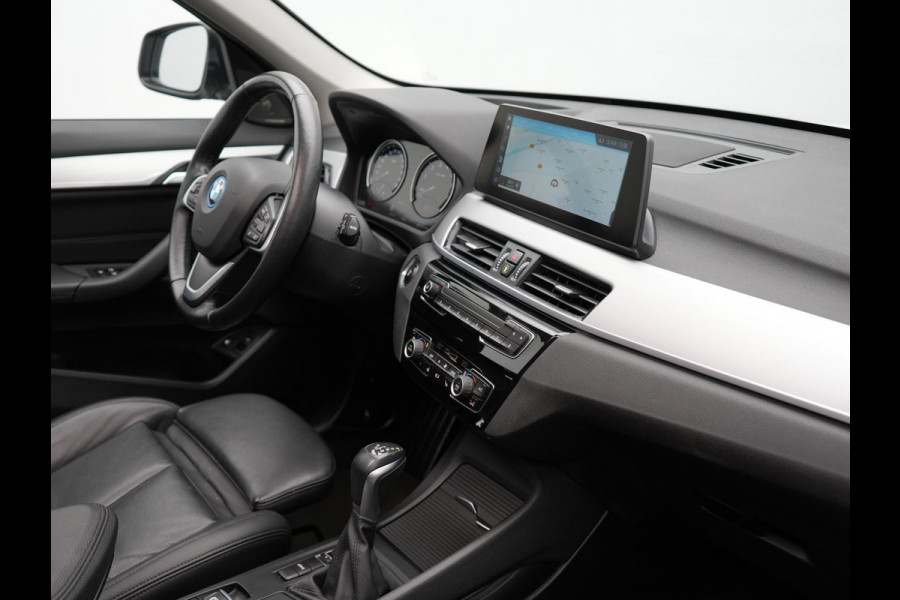 BMW X1 xDrive25e Sportline Plug in Hybrid PHEV | Panodak | Apple Carplay | 19"L.M | Lederen Sportstoelen | DAB | Harman Kardon | Head Up | Stuurverwarming |