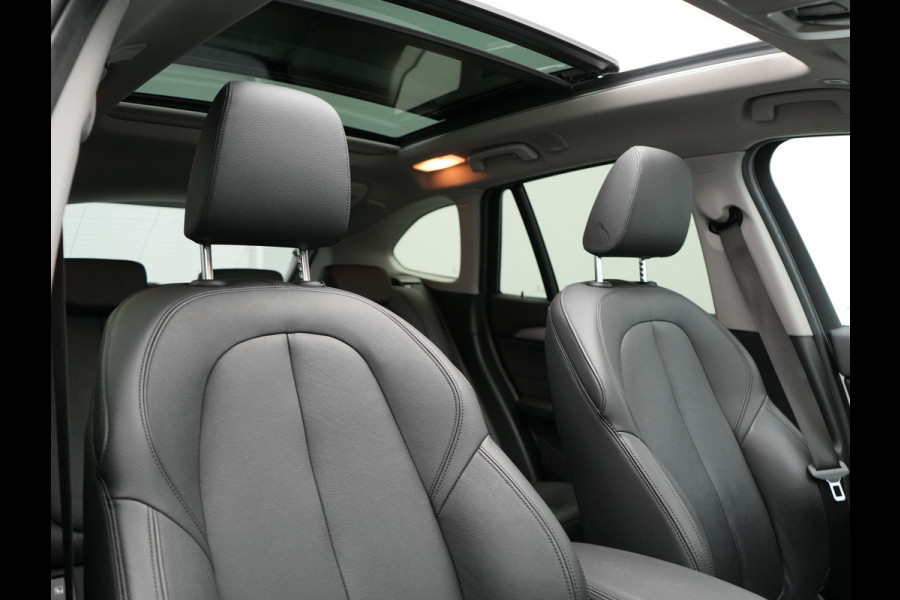 BMW X1 xDrive25e Sportline Plug in Hybrid PHEV | Panodak | Apple Carplay | 19"L.M | Lederen Sportstoelen | DAB | Harman Kardon | Head Up | Stuurverwarming |