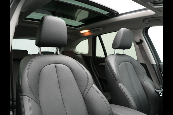 BMW X1 xDrive25e Sportline Plug in Hybrid PHEV | Panodak | Apple Carplay | 19"L.M | Lederen Sportstoelen | DAB | Harman Kardon | Head Up | Stuurverwarming |