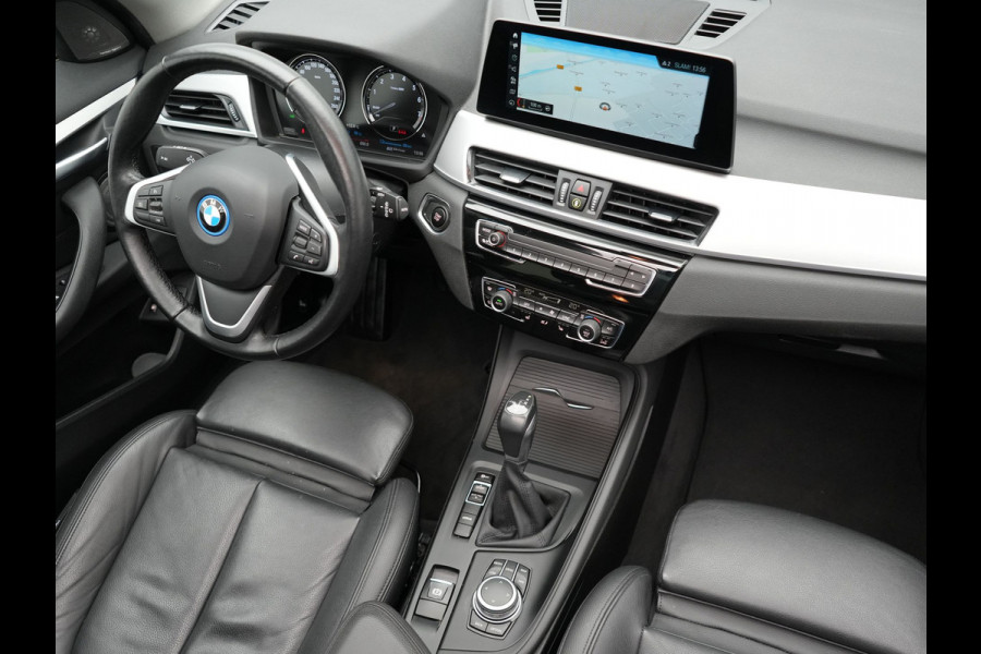 BMW X1 xDrive25e Sportline Plug in Hybrid PHEV | Panodak | Apple Carplay | 19"L.M | Lederen Sportstoelen | DAB | Harman Kardon | Head Up | Stuurverwarming |