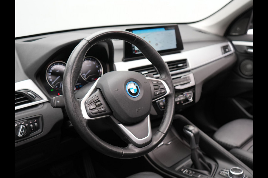 BMW X1 xDrive25e Sportline Plug in Hybrid PHEV | Panodak | Apple Carplay | 19"L.M | Lederen Sportstoelen | DAB | Harman Kardon | Head Up | Stuurverwarming |