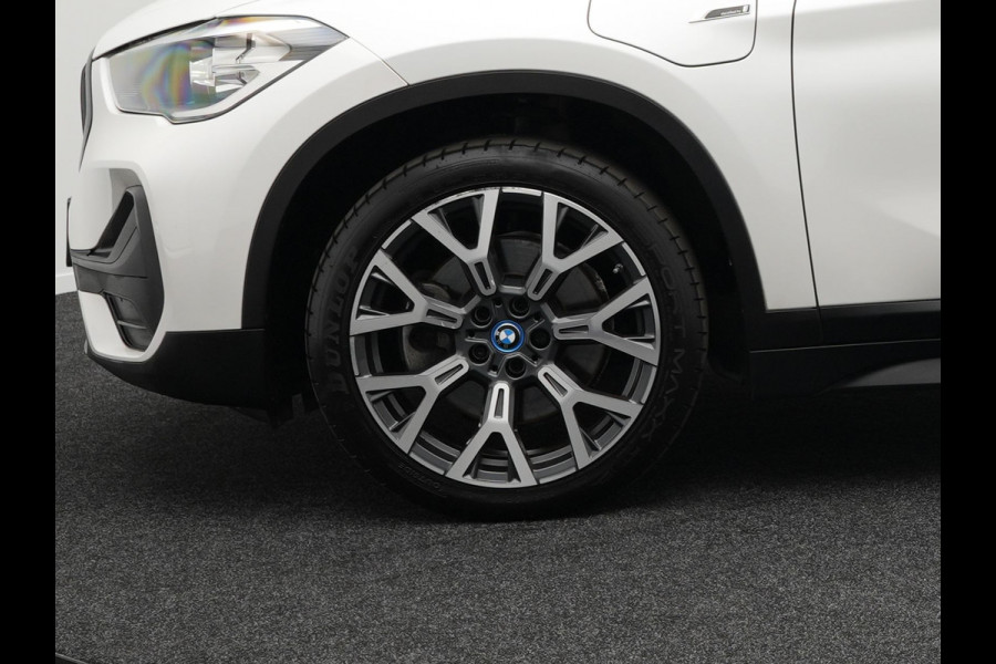 BMW X1 xDrive25e Sportline Plug in Hybrid PHEV | Panodak | Apple Carplay | 19"L.M | Lederen Sportstoelen | DAB | Harman Kardon | Head Up | Stuurverwarming |