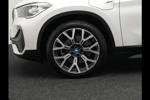 BMW X1 xDrive25e Sportline Plug in Hybrid PHEV | Panodak | Apple Carplay | 19"L.M | Lederen Sportstoelen | DAB | Harman Kardon | Head Up | Stuurverwarming |