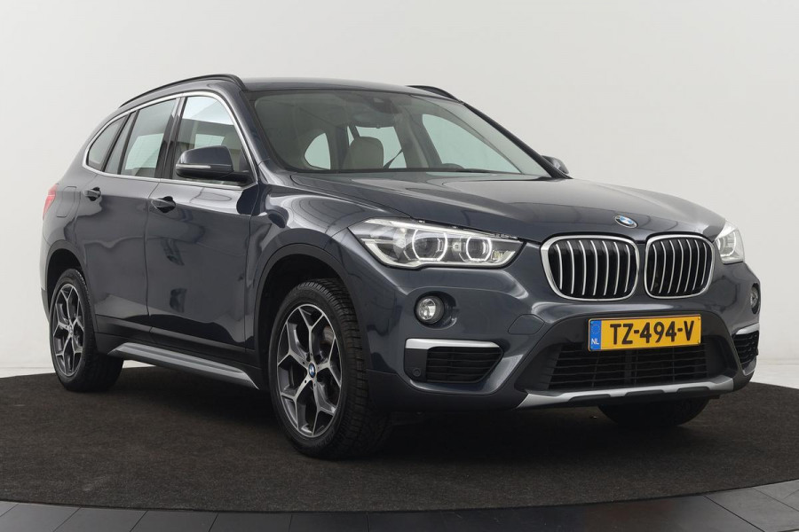 BMW X1 sDrive20i Orange Edition II | Leder | Stoelverwarming | Head-Up | Full LED | Sportstoelen | Navigatie | Park Assist | Bluetooth