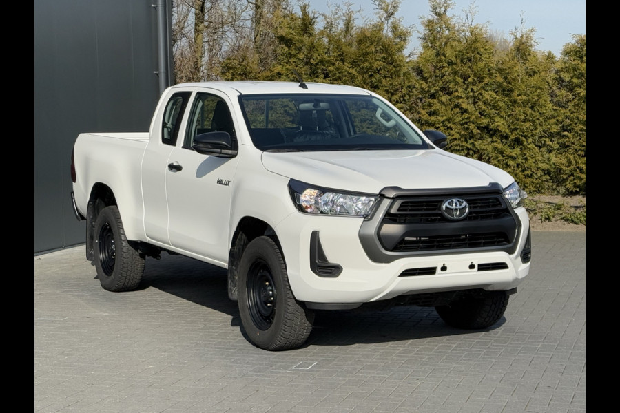 Toyota Hilux 2.4 D-4D XTRA CAB / !! NIEUW !! BPM VRIJ / 4x4 / AIRCO / CRUISE / 3500 KG TREKGEWICHT