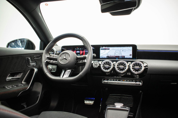 Mercedes-Benz A-Klasse A200 AMG Line |Pano|360 Camera|Adaptive|Memory