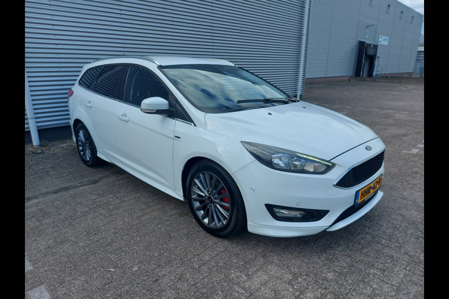 Ford FOCUS Wagon 1.0 ST-Line, airco,cruise,navigatie,stoel/stuurverwarming,parkeersensoren,trekhaak,