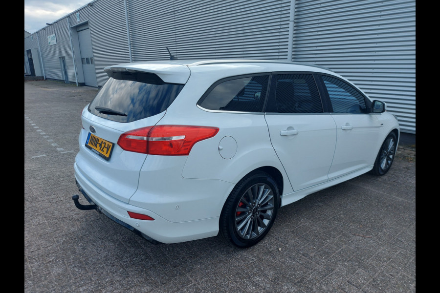 Ford FOCUS Wagon 1.0 ST-Line, airco,cruise,navigatie,stoel/stuurverwarming,parkeersensoren,trekhaak,