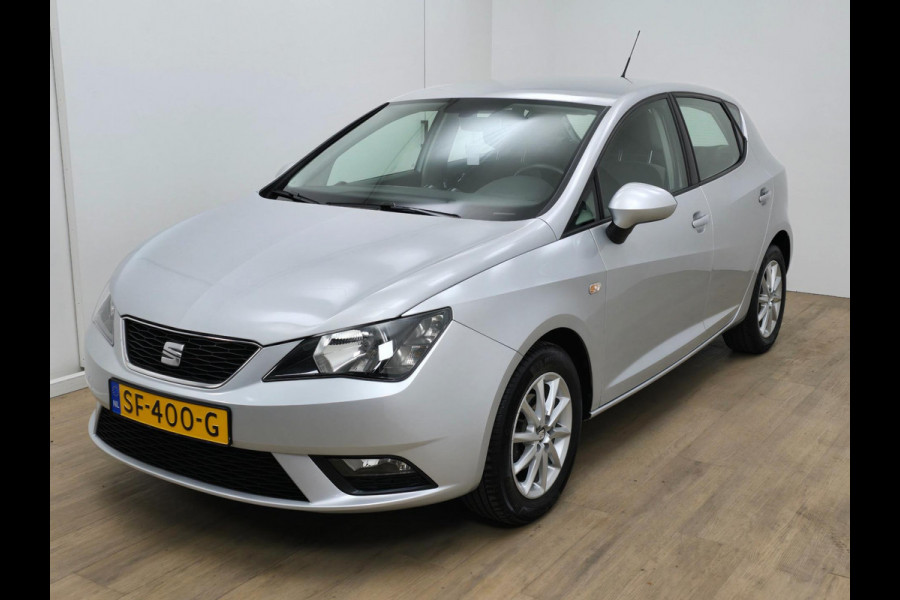 Seat Ibiza Occasion 1.0 TSI Style met cruisecontrol en carplay radio | Tweedehands Seat Ibiza in zilvergrijs | Navi | Parkeersens