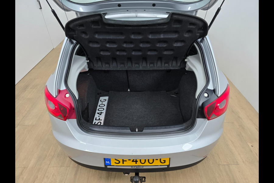 Seat Ibiza Occasion 1.0 TSI Style met cruisecontrol en carplay radio | Tweedehands Seat Ibiza in zilvergrijs | Navi | Parkeersens