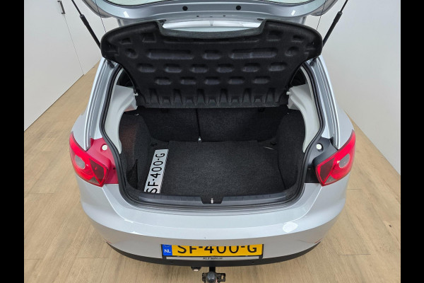 Seat Ibiza Occasion 1.0 TSI Style met cruisecontrol en carplay radio | Tweedehands Seat Ibiza in zilvergrijs | Navi | Parkeersens