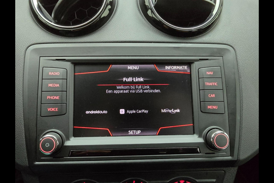 Seat Ibiza Occasion 1.0 TSI Style met cruisecontrol en carplay radio | Tweedehands Seat Ibiza in zilvergrijs | Navi | Parkeersens