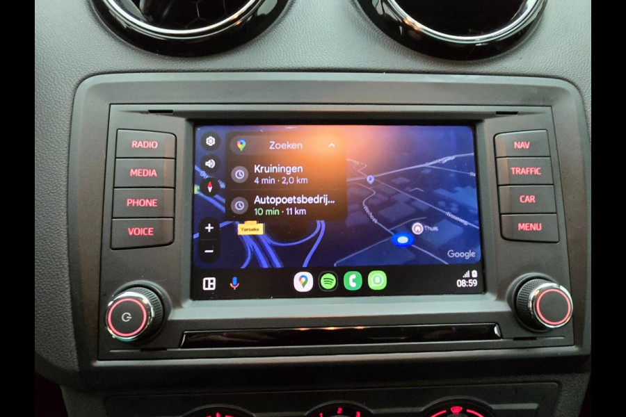 Seat Ibiza Occasion 1.0 TSI Style met cruisecontrol en carplay radio | Tweedehands Seat Ibiza in zilvergrijs | Navi | Parkeersens