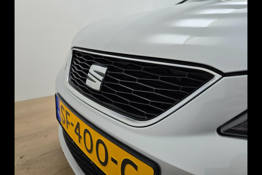 Seat Ibiza Occasion 1.0 TSI Style met cruisecontrol en carplay radio | Tweedehands Seat Ibiza in zilvergrijs | Navi | Parkeersens