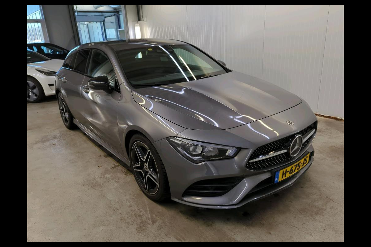 Mercedes-Benz CLA-Klasse Shooting Brake 200 Aut. DCT AMG Line Night Pakket Plus Pakket Ambiente Verlichting Leder Alcantara Trekhaak Full LED Navigatie PDC VA + Camera