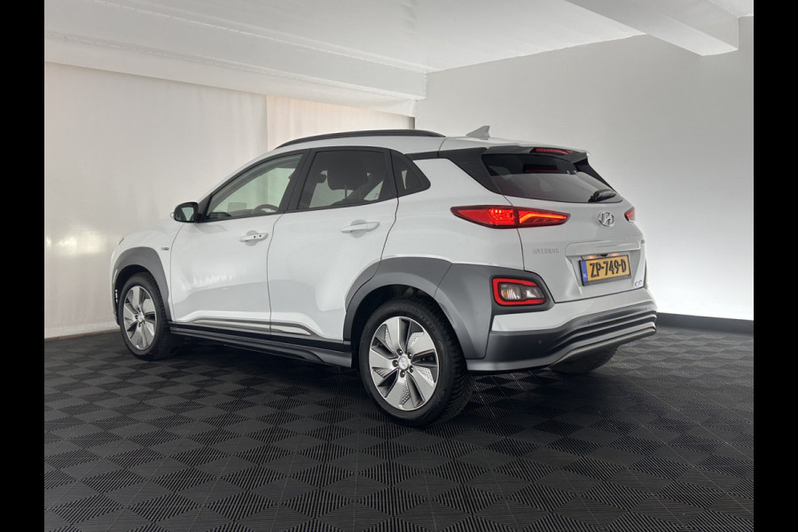 Hyundai Kona EV Premium 64 kWh (INCL-BTW) *FULL-LEATHER | HEAD-UP | FULL-LED | NAVI-FULLMAP | DAB | ADAPTIVE-CRUISE | KRELL-AUDIO | KEYLESS | CAMERA | BLIND-SPOT | LANE-ASSIST | DIGI-COCKPIT | COMFORT-SEATS | 17''ALU*