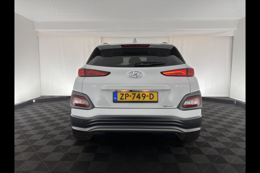 Hyundai Kona EV Premium 64 kWh (INCL-BTW) *FULL-LEATHER | HEAD-UP | FULL-LED | NAVI-FULLMAP | DAB | ADAPTIVE-CRUISE | KRELL-AUDIO | KEYLESS | CAMERA | BLIND-SPOT | LANE-ASSIST | DIGI-COCKPIT | COMFORT-SEATS | 17''ALU*