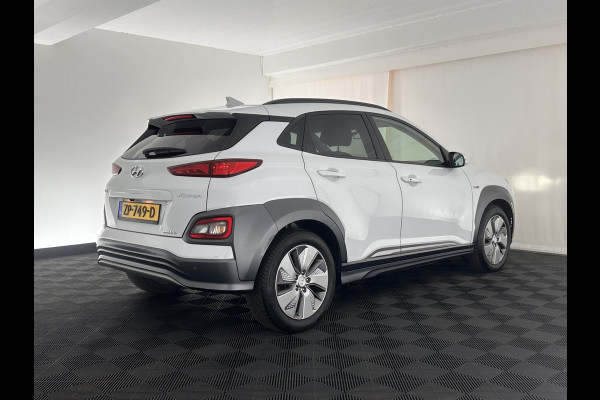 Hyundai Kona EV Premium 64 kWh (INCL-BTW) *FULL-LEATHER | HEAD-UP | FULL-LED | NAVI-FULLMAP | DAB | ADAPTIVE-CRUISE | KRELL-AUDIO | KEYLESS | CAMERA | BLIND-SPOT | LANE-ASSIST | DIGI-COCKPIT | COMFORT-SEATS | 17''ALU*