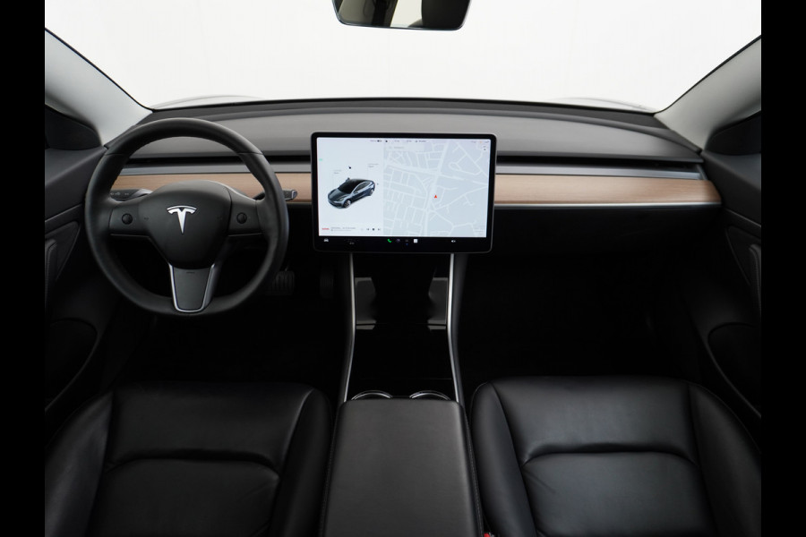 Tesla Model 3 SR+ 60kWh 326PK Lmv-19" AutoPilot Premium-Luidsprekers Leder PanoDak Adaptive cruise Camera's Elektr.-Stuur+Stoelen+Spiegels+Geh Navi LED ACC DAB Voorverwarmen interieur en Keyless via App One-Pedal-Drive Origineel Nederlandse auto tot 11kw laden thuis ! Garantie Accu tot 17-12-2027 max 160.000km