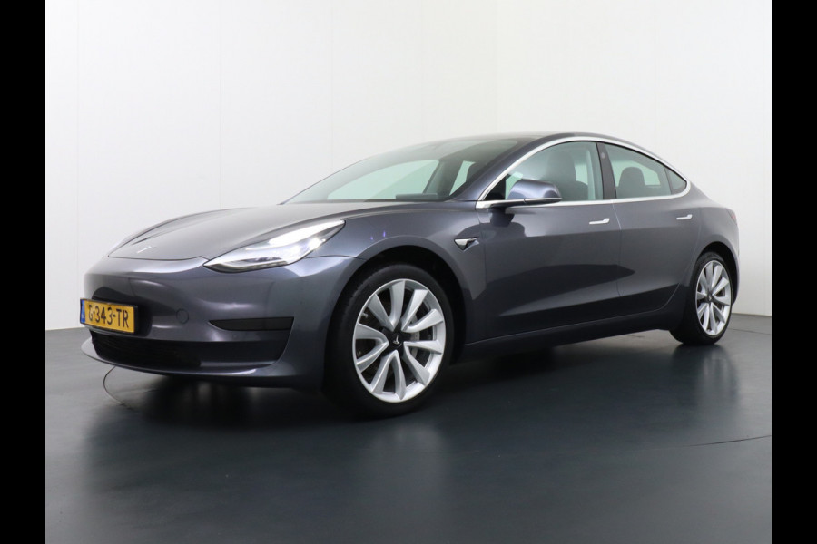 Tesla Model 3 SR+ 60kWh 326PK Lmv-19" AutoPilot Premium-Luidsprekers Leder PanoDak Adaptive cruise Camera's Elektr.-Stuur+Stoelen+Spiegels+Geh Navi LED ACC DAB Voorverwarmen interieur en Keyless via App One-Pedal-Drive Origineel Nederlandse auto tot 11kw laden thuis ! Garantie Accu tot 17-12-2027 max 160.000km