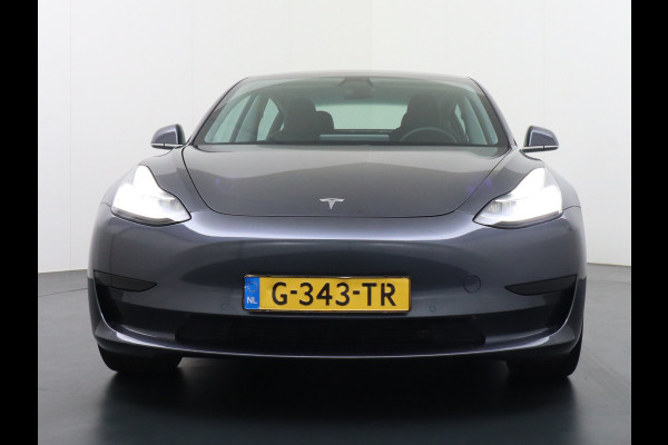 Tesla Model 3 SR+ 60kWh 326PK Lmv-19" AutoPilot Premium-Luidsprekers Leder PanoDak Adaptive cruise Camera's Elektr.-Stuur+Stoelen+Spiegels+Geh Navi LED ACC DAB Voorverwarmen interieur en Keyless via App One-Pedal-Drive Origineel Nederlandse auto tot 11kw laden thuis ! Garantie Accu tot 17-12-2027 max 160.000km