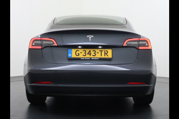 Tesla Model 3 SR+ 60kWh 326PK Lmv-19" AutoPilot Premium-Luidsprekers Leder PanoDak Adaptive cruise Camera's Elektr.-Stuur+Stoelen+Spiegels+Geh Navi LED ACC DAB Voorverwarmen interieur en Keyless via App One-Pedal-Drive Origineel Nederlandse auto tot 11kw laden thuis ! Garantie Accu tot 17-12-2027 max 160.000km