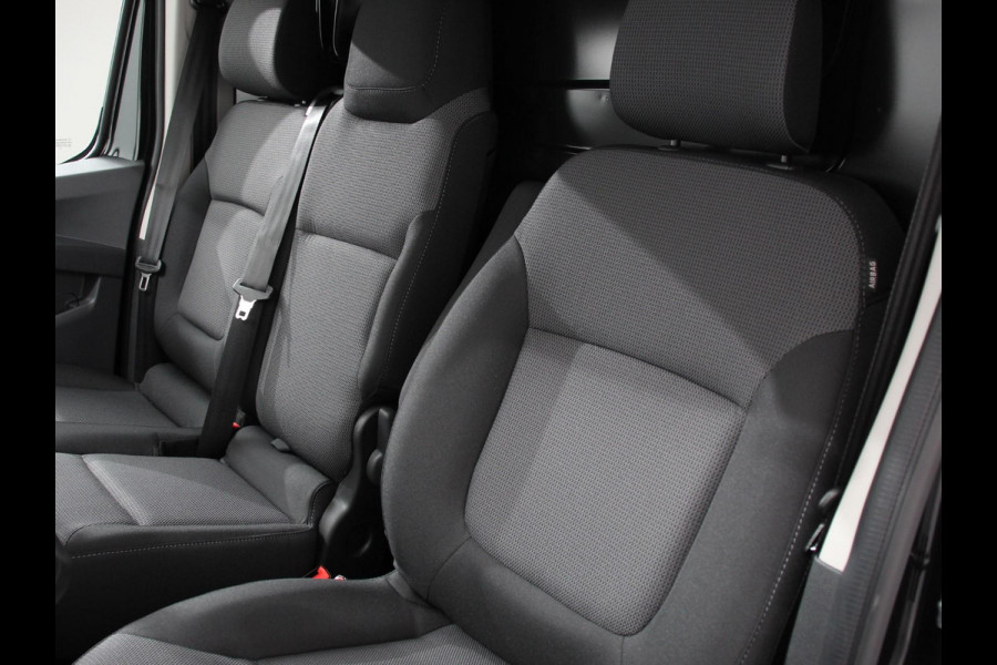 Renault Trafic 2.0 Blue dCi 110 T30 L2H1 Advance | DEMO! | Navigatie bluetooth DAB Camera Airco Trekhaak Houten bekleding Lichtmetalen velgen
