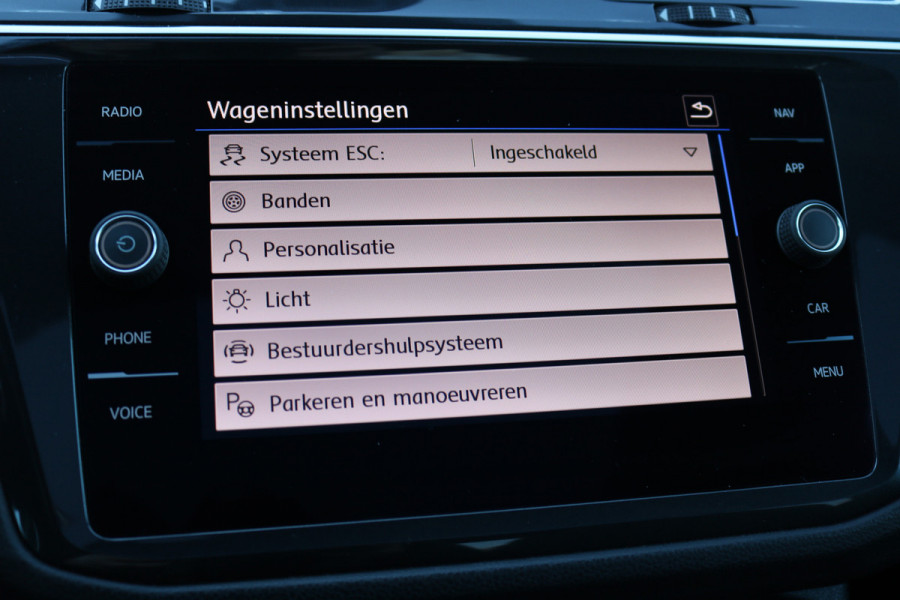 Volkswagen Tiguan 1.5 TSI Highline R Autom Xenon Black style Virtual cockpit Panodak Navi Camera Bj:2020