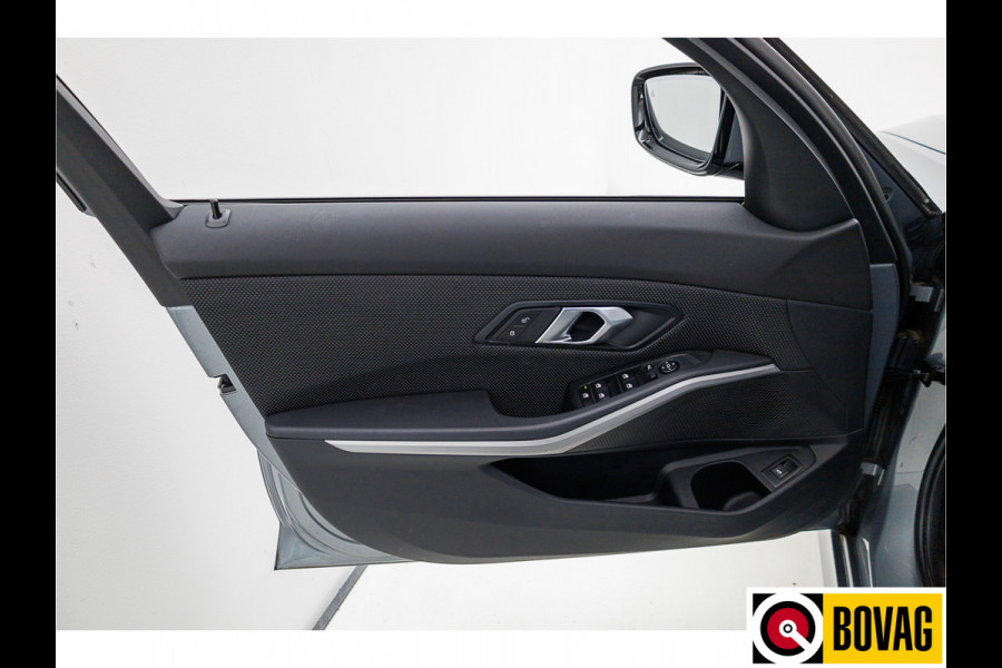 BMW 3 Serie Touring 318i 156 PK | Nieuw Model | Widescreen Navi | Led | Stoelverw. | Elec. klep | Draadloze telefoonlader, 4 cilinder motor