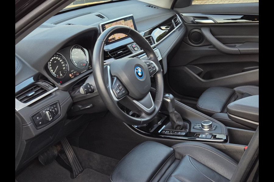 BMW X1 XDRIVE25E SPORTLINE I SPORTSTOELEN LEDER I PANORAMA I NAVIGATIE