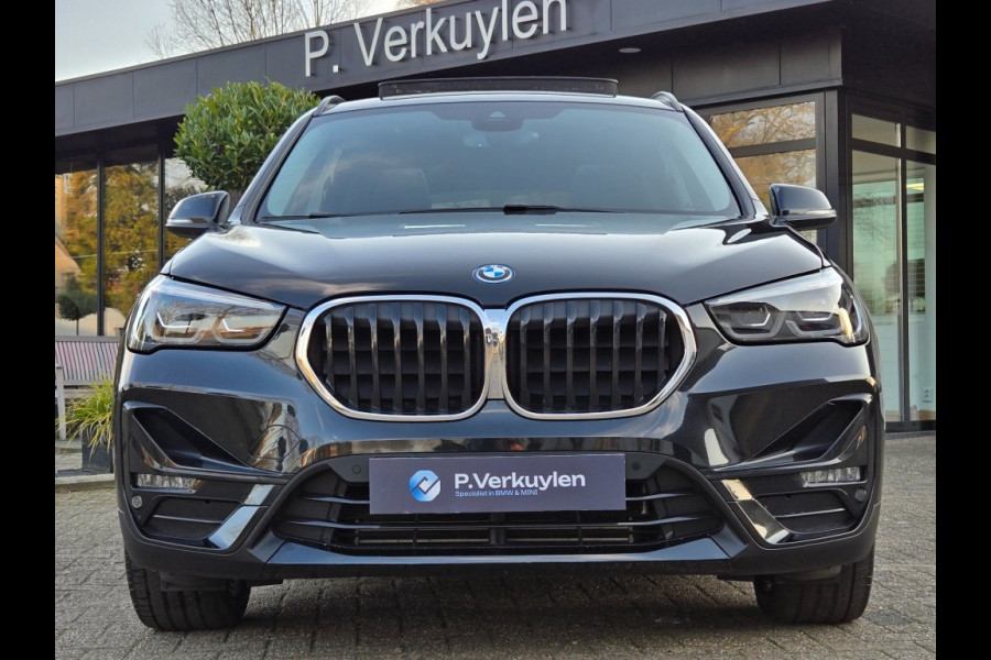 BMW X1 XDRIVE25E SPORTLINE I SPORTSTOELEN LEDER I PANORAMA I NAVIGATIE