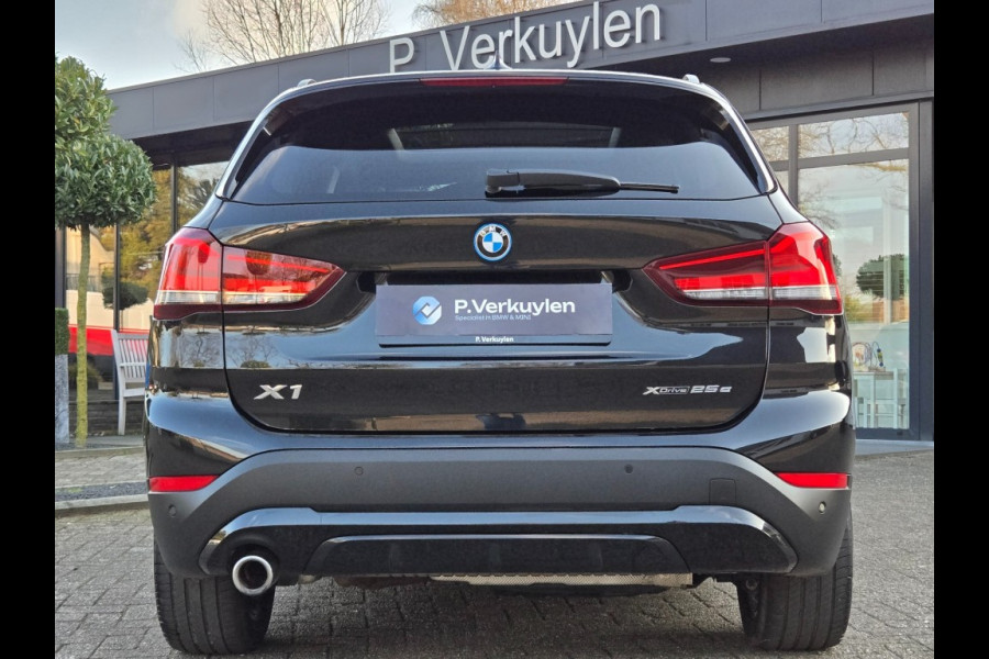 BMW X1 XDRIVE25E SPORTLINE I SPORTSTOELEN LEDER I PANORAMA I NAVIGATIE