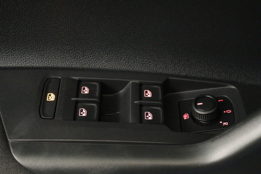 Volkswagen Polo 1.0 TSI Comfortline (DIGITALE DASHBOARD, PARKEERSENSOREN, CRUISE ADAPTIEF, NAVIGATIE, NL-AUTO, GOED ONDERHOUDEN)
