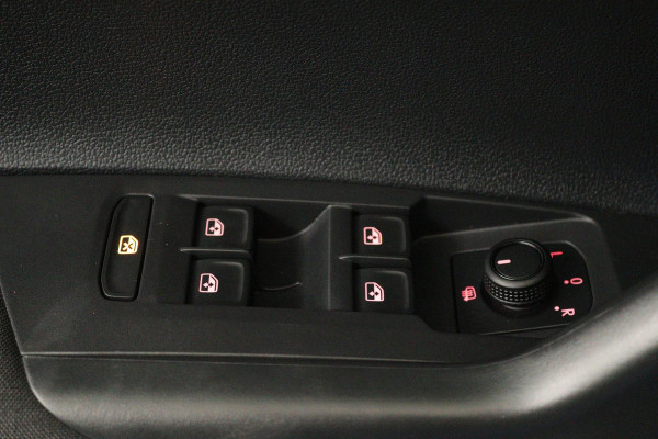 Volkswagen Polo 1.0 TSI Comfortline (DIGITALE DASHBOARD, PARKEERSENSOREN, CRUISE ADAPTIEF, NAVIGATIE, NL-AUTO, GOED ONDERHOUDEN)