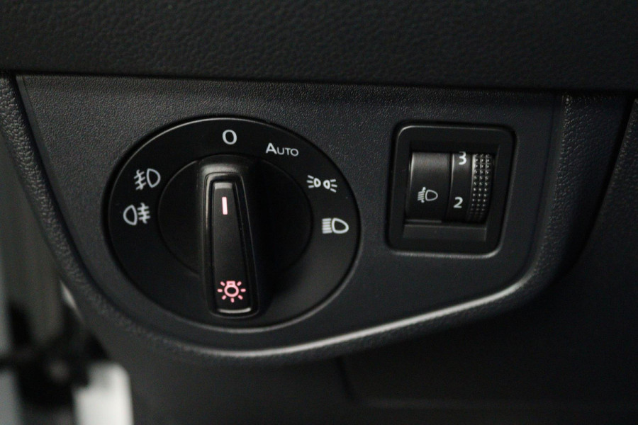 Volkswagen Polo 1.0 TSI Comfortline (DIGITALE DASHBOARD, PARKEERSENSOREN, CRUISE ADAPTIEF, NAVIGATIE, NL-AUTO, GOED ONDERHOUDEN)