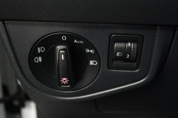 Volkswagen Polo 1.0 TSI Comfortline (DIGITALE DASHBOARD, PARKEERSENSOREN, CRUISE ADAPTIEF, NAVIGATIE, NL-AUTO, GOED ONDERHOUDEN)