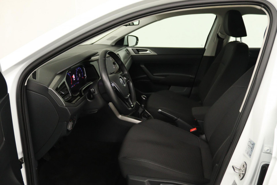 Volkswagen Polo 1.0 TSI Comfortline (DIGITALE DASHBOARD, PARKEERSENSOREN, CRUISE ADAPTIEF, NAVIGATIE, NL-AUTO, GOED ONDERHOUDEN)