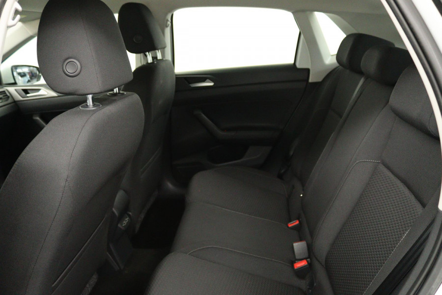 Volkswagen Polo 1.0 TSI Comfortline (DIGITALE DASHBOARD, PARKEERSENSOREN, CRUISE ADAPTIEF, NAVIGATIE, NL-AUTO, GOED ONDERHOUDEN)