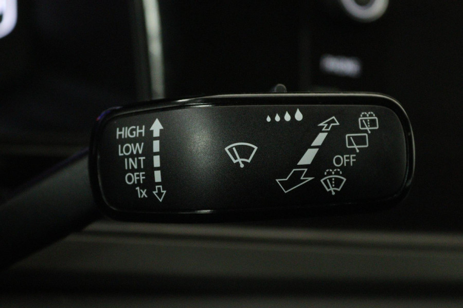 Volkswagen Polo 1.0 TSI Comfortline (DIGITALE DASHBOARD, PARKEERSENSOREN, CRUISE ADAPTIEF, NAVIGATIE, NL-AUTO, GOED ONDERHOUDEN)
